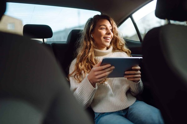 Comment les avancées en microprocesseurs influencent-elles l'IA embarquée ?